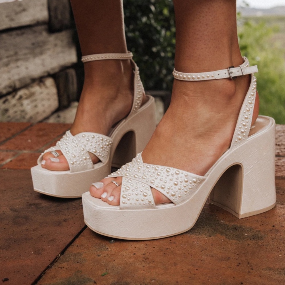 Dolce Vita Wessi Pearl heels, size 8, never worn in box